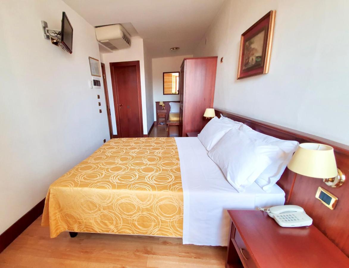 Hotel Aurora Верона Екстериор снимка